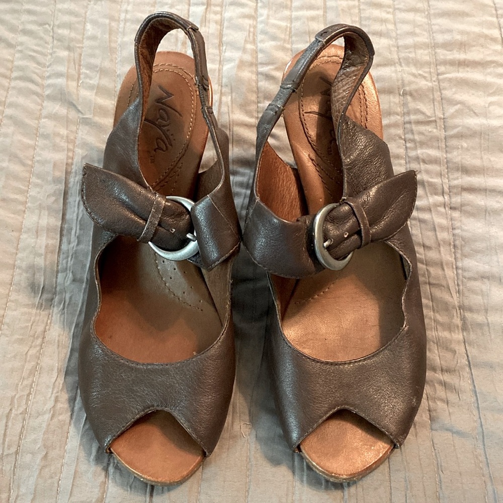 Naya Arvada soft leather heels